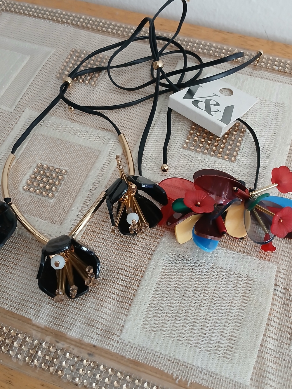 V&A Victoria and Albert jewelry floral pendant/ Necklaces Lot